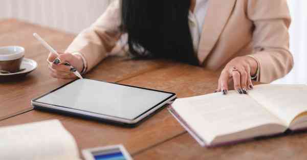 145820000改写成用万作单位的数是,451950000改写成以万为单位的数